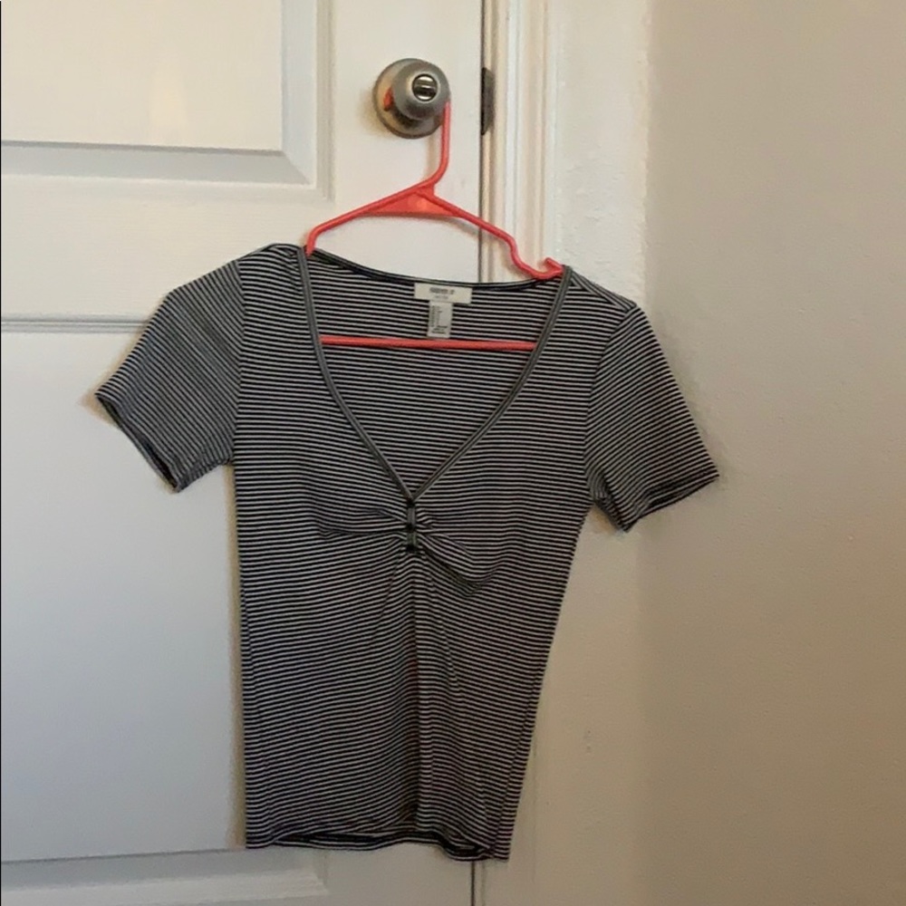 FOREVER 21 black and white striped button v tee!